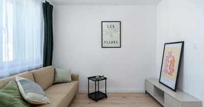 Jak optycznie powiększyć salon za pomocą kolorów ścian?